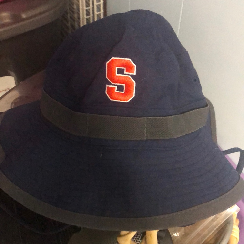 SU bucket hat